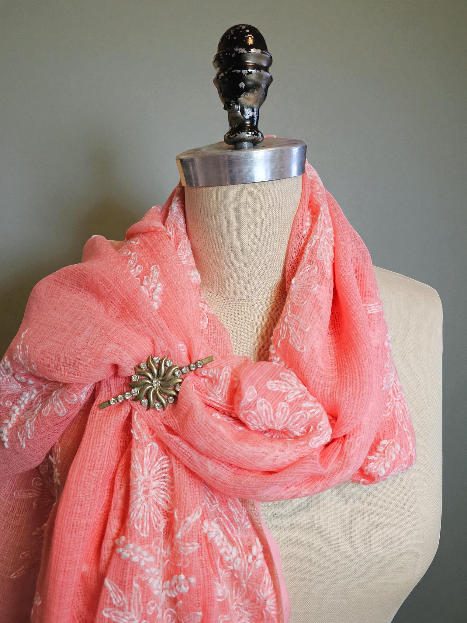 Vintage 1940s Sunburst Brooch with Crystal Rhinestones - Image 4